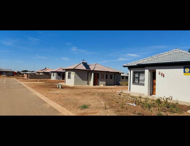 3 BEDROOM HOUSE FOR SALE IN LENASIA SOUTH